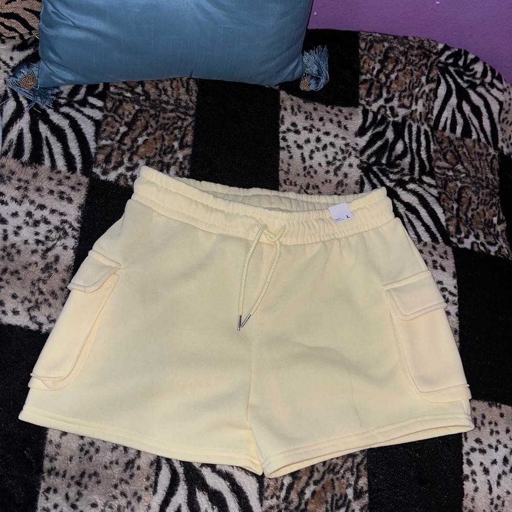 comfy yellow shorts 💛